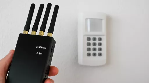 Brouilleur d'alarme pour GSM : risques et solutions de protection Brouilleur d'alarme pour GSM : risques et solutions de protection